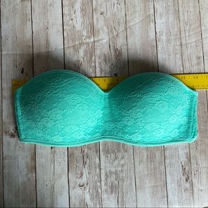 PREOWNED VICTORIAS SECRET GREEN LACE PADDED BANDEAU LARGE L